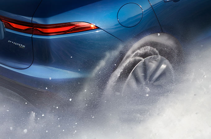 Detalle de la parte trasera y lateral de un F-PACE